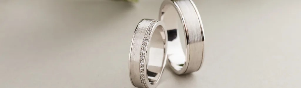 Or blanc, platine, argent : bien les différencier