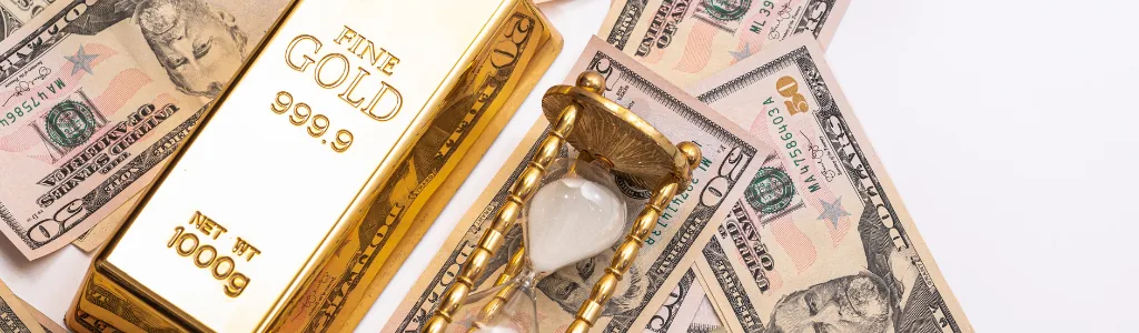 Billets en dollars et lingots d'or